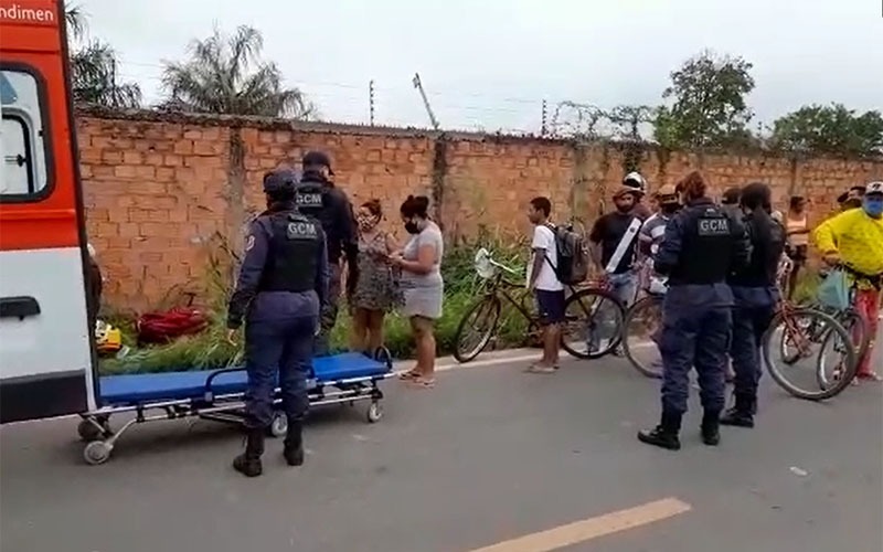 Suspeitos usam corda para derrubar motoqueiro e realizar assalto no Parque Brasil